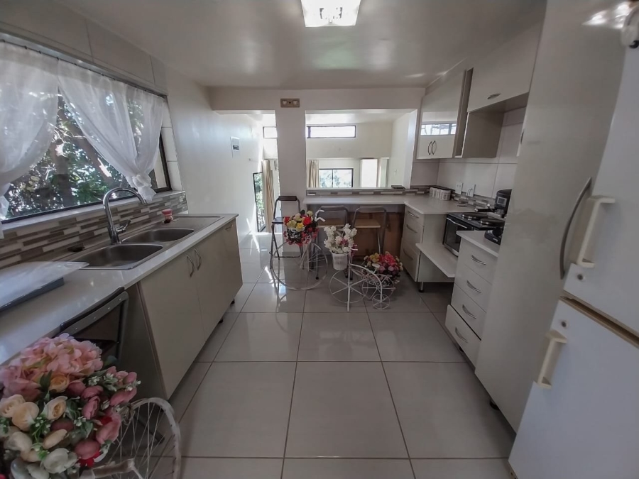 5 Bedroom Property for Sale in Meerhof North West